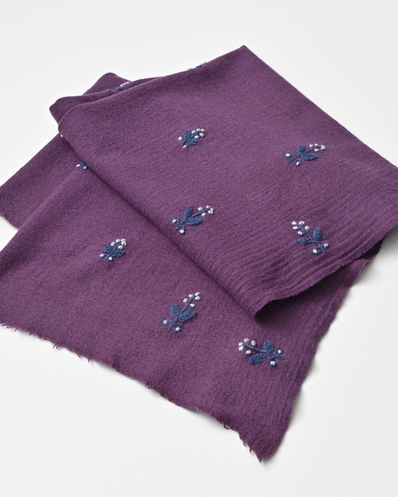 Khadi&Coカディー&コーBESS NIELSEN手織りウール刺繍ストール黒 Khadi＆Coのストール。LEEマルシェで70％OFFで購入。 | LEE